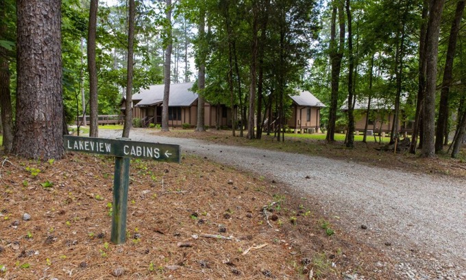 Woodstock House | Lakeview cabin: Perfect for large groups & ball teams minutes from lakepoint!