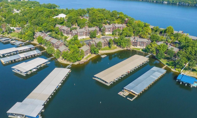 Osage Beach Condo | Lakeview Condo w/Dock/Pool/Hottub/Sauna-Sleeps 8