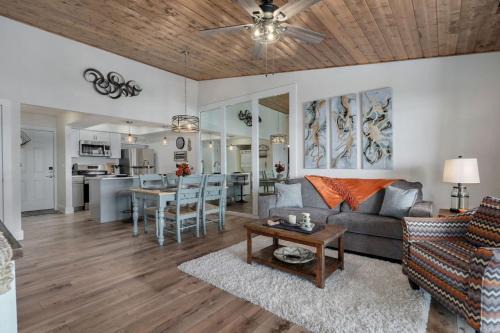 Kimberling City Apartment | Lakeview Getaway