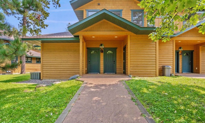 Pequot Lakes Resort | Lakeview Home with Dock on the Whitefish Chain, Outdoor Pool, Pickleball & More