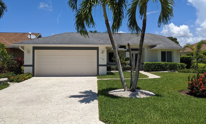 Crown Pointe House | Lakeview, Minutes from Beach & 5th Avenue!
