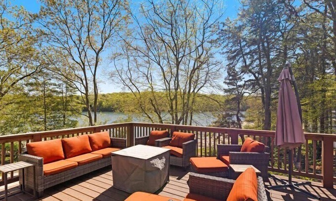 Sandwich House | LakeView, Private Beach,Firepit, Pool access
