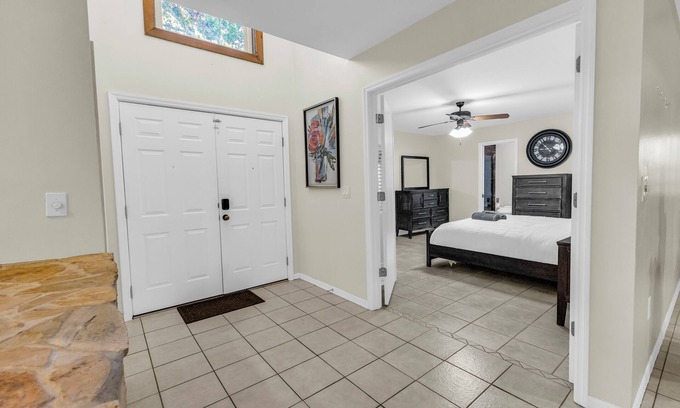 Sarasota House | Lakeview Retreat with Heated Pool, Games & Chill Vibes