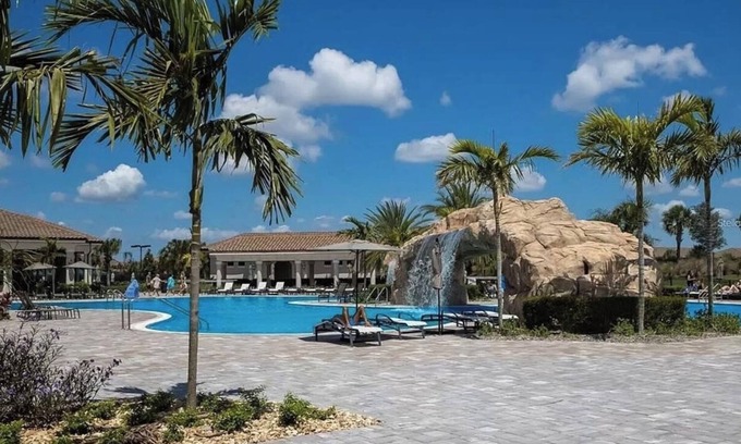 Lakewood Ranch Condo | Lakewood National Golf Club Penthouse Condo with Luxury Amenities - Pet Welcome