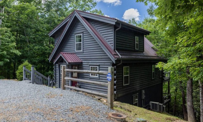 Deep Gap Cabin | Lakin' it Easy! -lakefront-Sleeps 10 -Community po