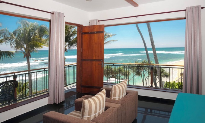 Polhena Hotel | Lakraj Heritage