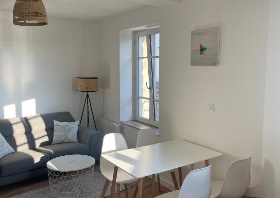 Lamballe Apartment | Lamballe plein centre, superbe appartement 1er étage