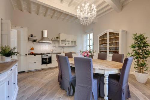 Santa Croce Apartment | Lambert Apartment