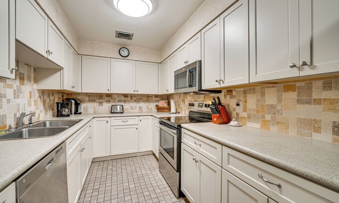 Haines City Cottage | Lanai, Hot Tub & Pool: Haines City Retreat!