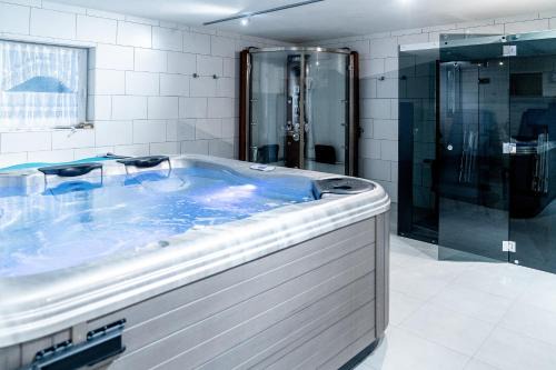 Meuspath Hotel | Land-gut-Hotel am Ring