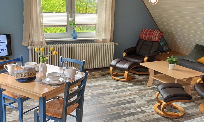 Dornumergrode Apartment | Landhaus Dachgeschoss - Gästehaus Zur Alten Post