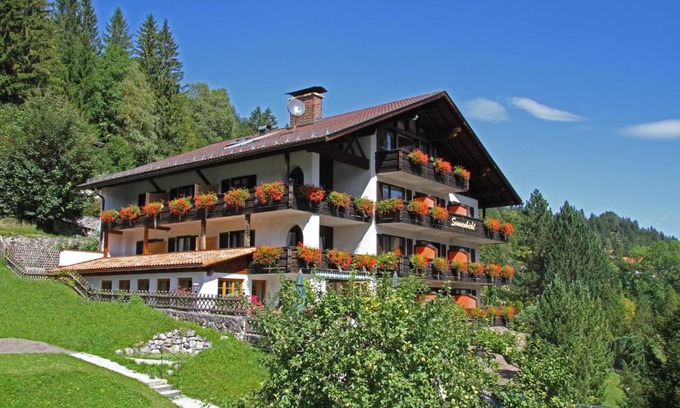 Mittenwald Hotel | Landhaus Sonnenbichl Mittenwald