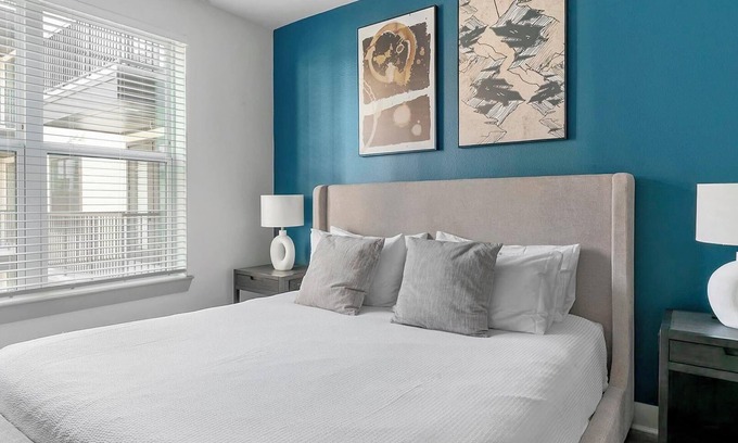 Houston Apartment | Landing | Amazing 1BD, Courtyard, Gym