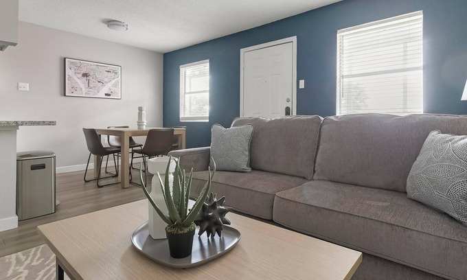 Southside Apartment | Landing | Amazing 1BD, Pool, Gym