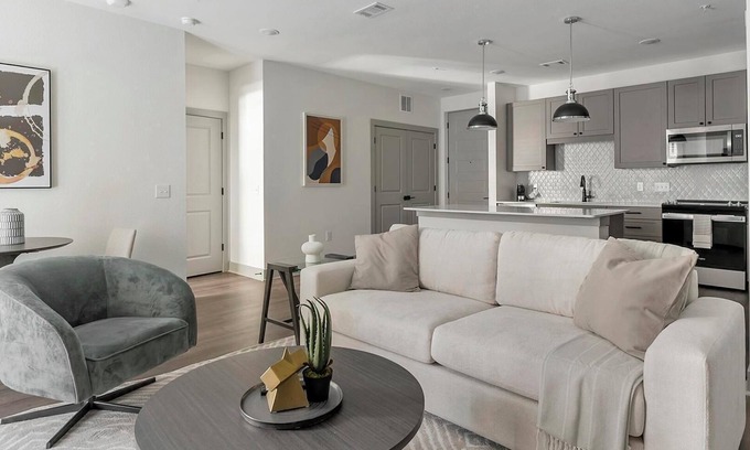 Houston Apartment | Landing | Amazing 2BD, Courtyard, Pool
