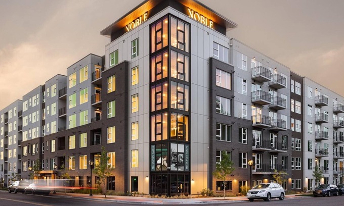 Englewood Apartment | Landing | Amazing Studio, Rooftop Lounge, Gym