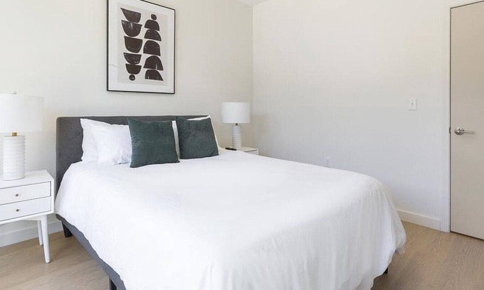 Little Italy Apartment | Landing at Baricelli - 2 Bedrooms in University Circle