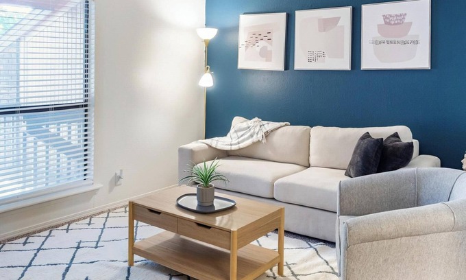 South Tulsa Apartment | Landing at Echo Trail Apartments - 2 Bedrooms i.