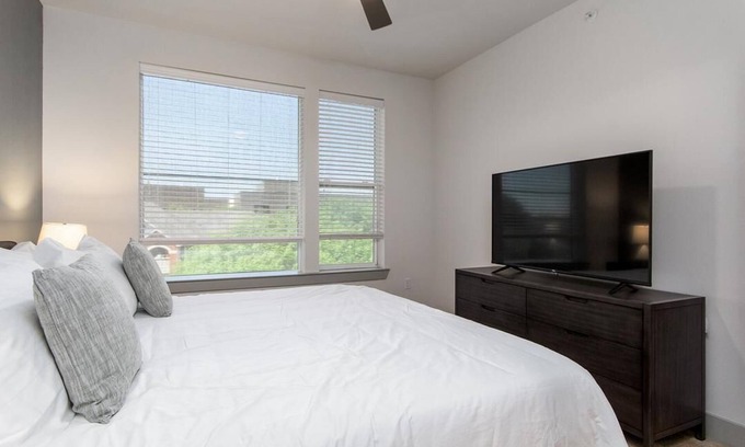 South Lamar Apartment | Landing at Groves South Lamar - 2 Bedrooms in South Lamar