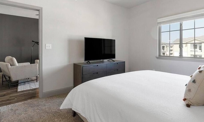 Burleson Apartment | Landing at Shannon Creek Apartments - 1 Bedroom in Downtown Burleson