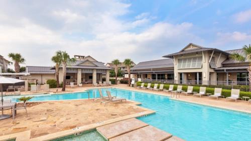 Buda Apartment | Landing at The Green at Plum Creek - Kyle