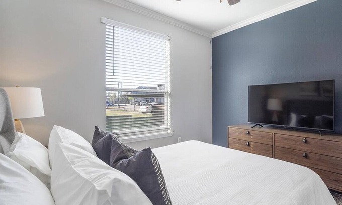 Atascocita Apartment | Landing at The Henry at Woodland Hills - 1 Bedroom in Atascocita