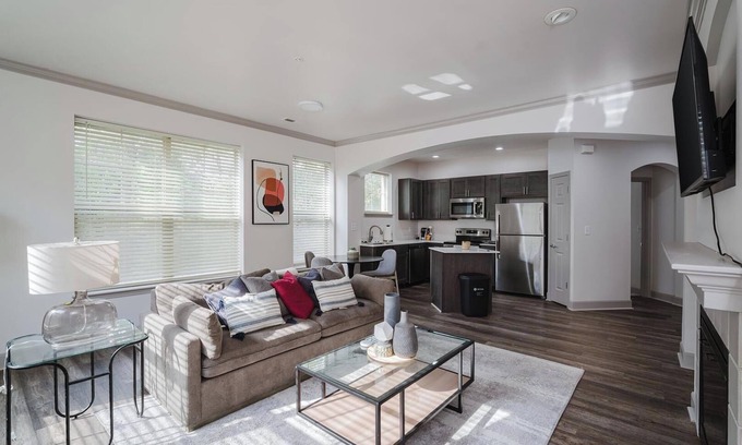 Corryville Apartment | Landing | Beautiful 2BD, Gym, Clubhouse