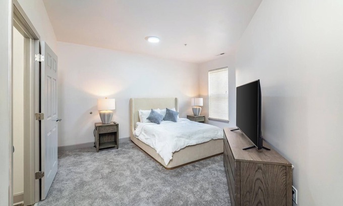 Corryville Apartment | Landing | Beautiful 2BD, Pool, Clubhouse