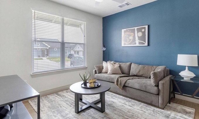 Tarrant County Apartment | Landing | Chic 2BD, Pool, Gym