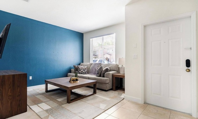 Homestead Apartment | Landing | Chic 3BD, Pool
