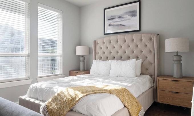 Buda Apartment | Landing | Chic Studio, Clubhouse, Pool