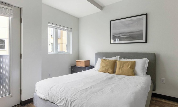 Northwest Portland Apartment | Landing | Chic Studio, Courtyard, Gym