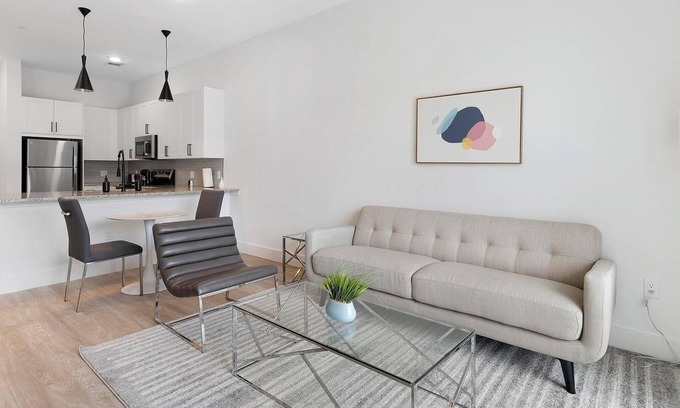 Denton Apartment | Landing | Chic Studio, Gym