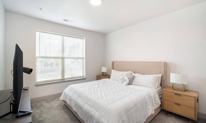 Corryville Apartment | Landing | Incredible 1BD, Pool, Gym