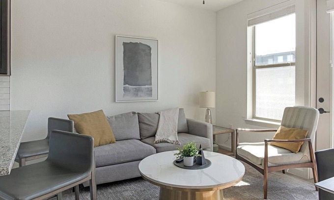 Dallas Apartment | Landing | Incredible 1BD, Gym, Clubhouse