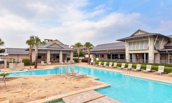 Buda Apartment | Landing | Incredible 2BD, Yoga Studio, Clubhouse