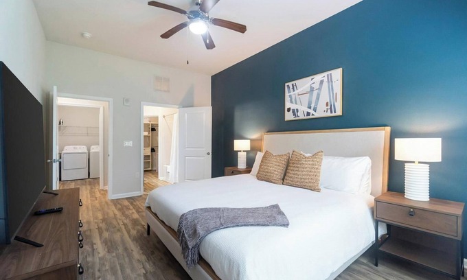 Charlotte Apartment | Landing | Modern 1BD, Clubhouse, Gym