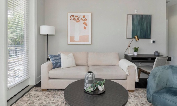 San Marco Apartment | Landing | Modern 2BD, Pool, Gym