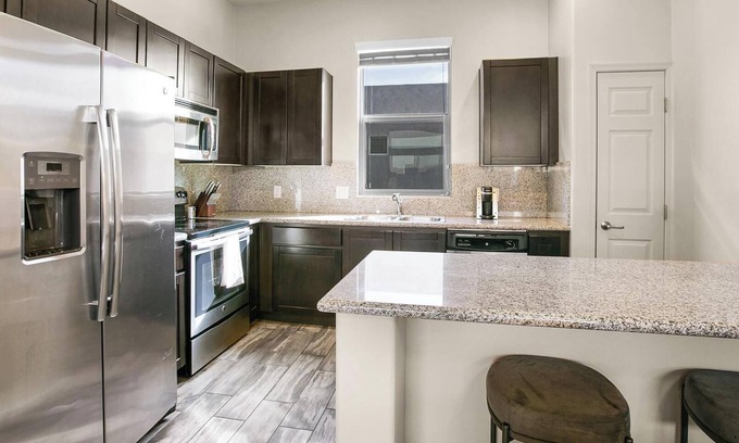 St. Johns Apartment | Landing | Modern 3BD, Gym