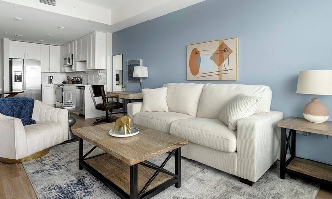 Caloosahatchee Apartment | Landing | Spectacular 1BD, Gym, Pool