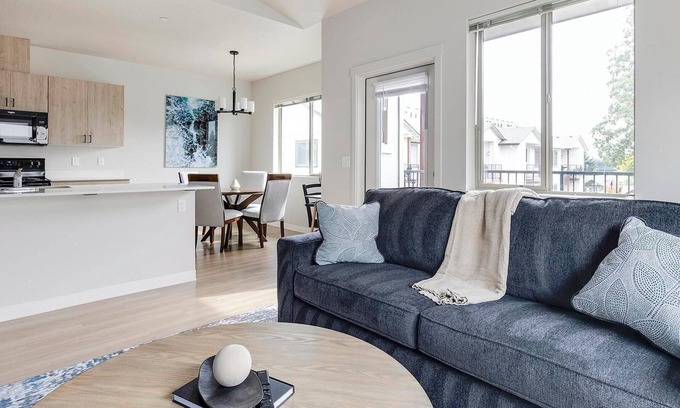 Woodburn Apartment | Landing | Stunning 2BD, Gym, Clubhouse