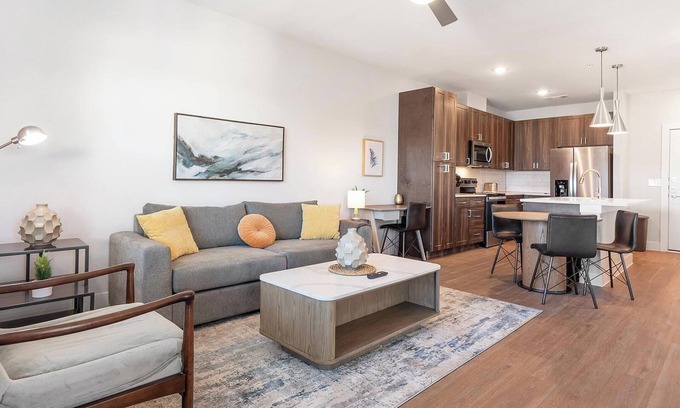 Seguin Apartment | Landing | Stylish 1BD, Pool, Gym