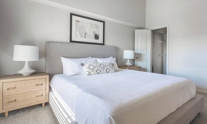 Broken Arrow Apartment | Landing | Stylish 2BD, Courtyard, Pool