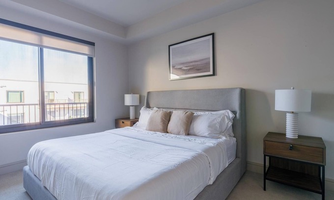 Houston Apartment | Landing | Stylish 2BD, Tennis Court, Pool