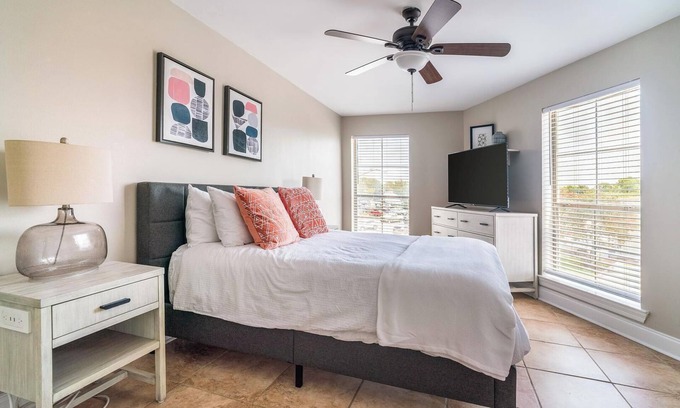 Mid City North Apartment | Landing | Stylish 2BD, Gym, Pool