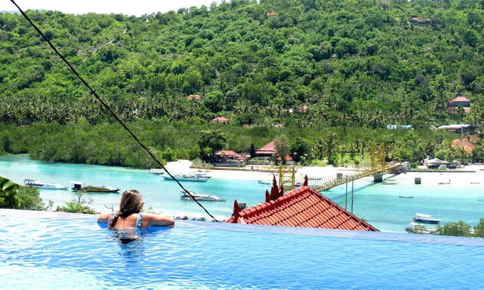 Mushroom Bay Hotel | Lanussa Hill Villa