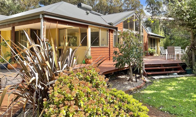 Denmark House | Laputa - Tranquil & Peaceful, Large Aussie bush lined property, WiFi