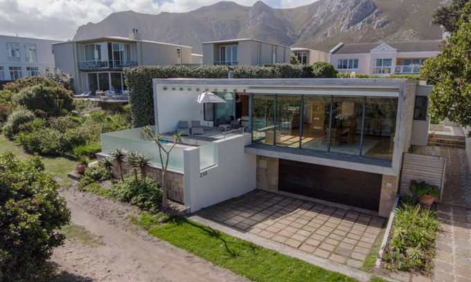 Voelklip Villa | Larch House Seafront Villa @ Grotto beach
