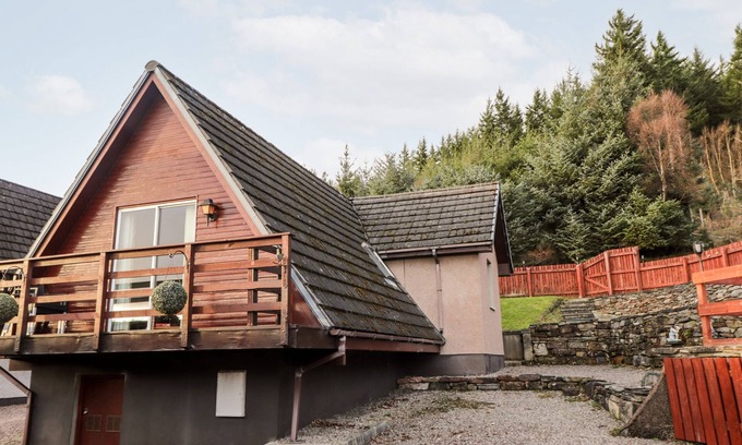 Heights of Achterneed Cottage | LARCHFIELD CHALET 2, pet friendly, with a garden in Strathpeffer
