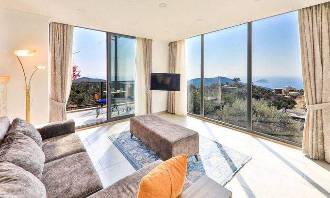 Kas Villa | Large 1 Bedroom Villa with Sea Views, Private Pool and Garden.